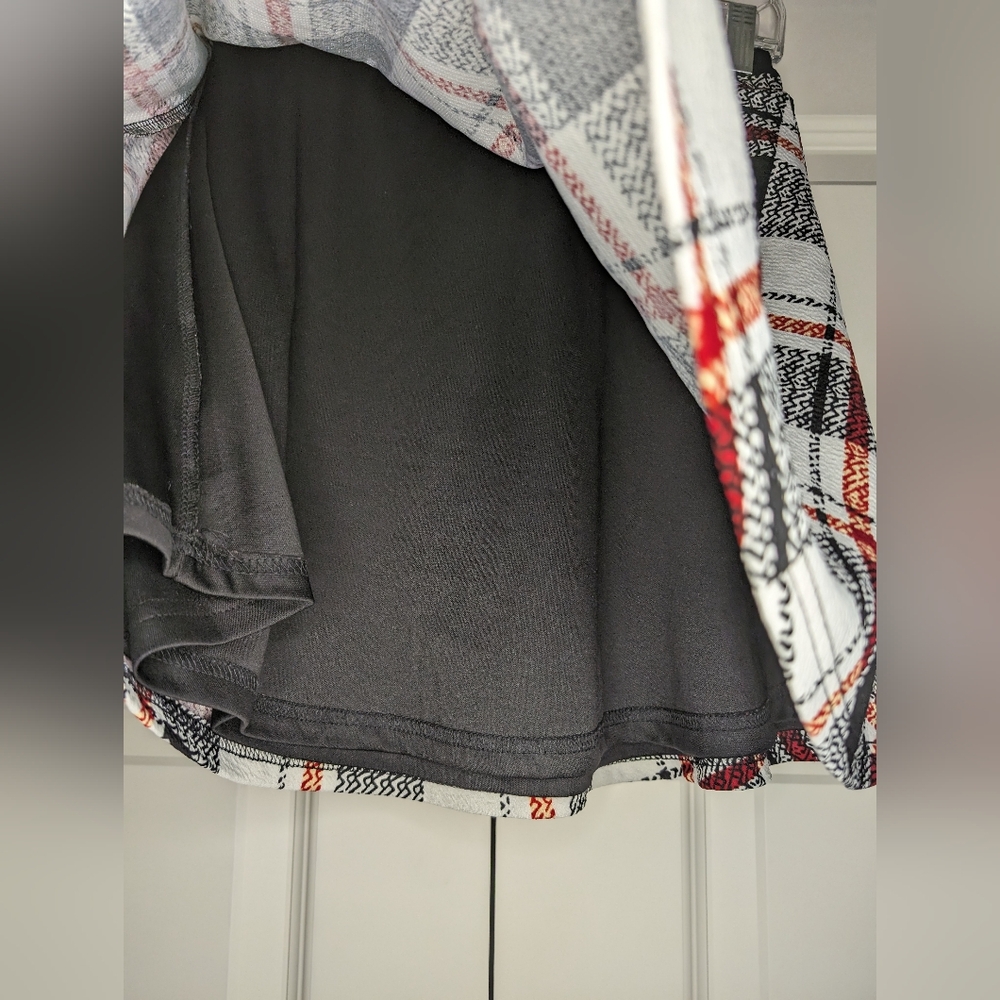 Angie Girls X- Large Girls Mini Skirt Black Red White Plaid Preowned - Picture 2 of 12